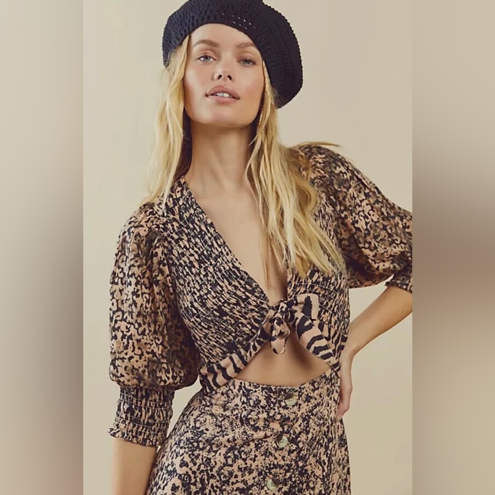 FREE PEOPLE PRINTED STRING OF HEARTS SMOCKED V-NECK BUTTON DOWN M…